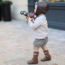 Enfant portant des Racing Car Silver Baghera