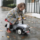 Enfant jouant avec Speedster silver Baghera